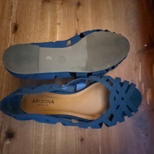 Flat shoes